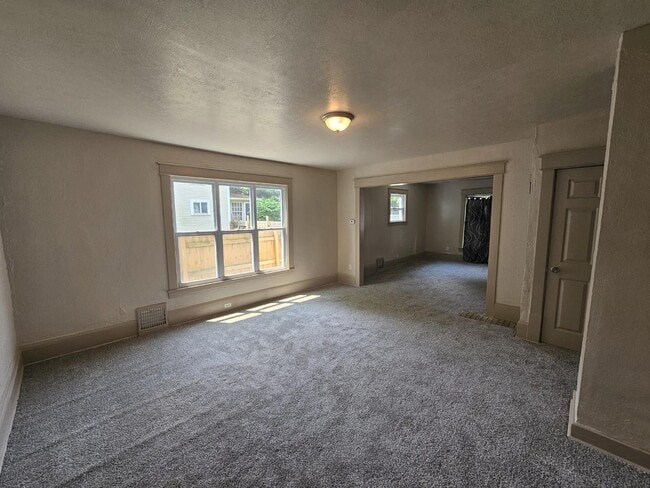 Building Photo - 905 Berwin St