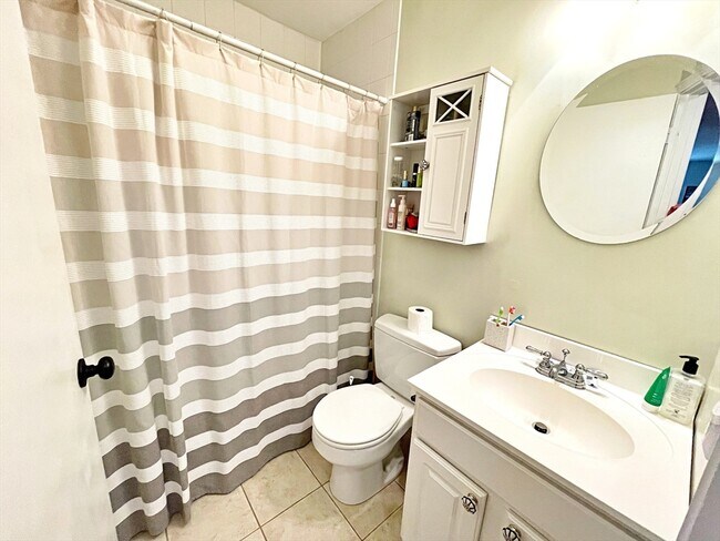 Building Photo - 160 Cottage St