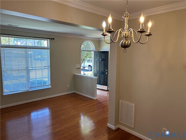 Building Photo - 1307 Village Views Dr