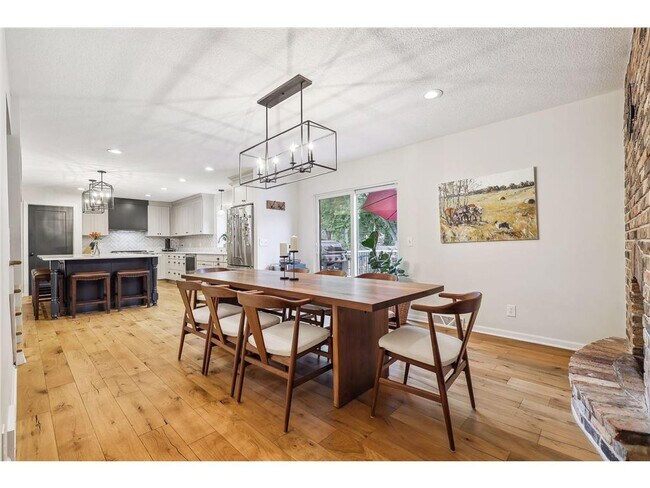 Building Photo - 18620 26th Ave N