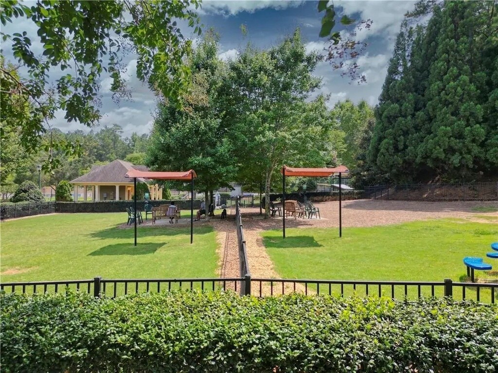 Play Grounds - 610 Larch Looper Dr