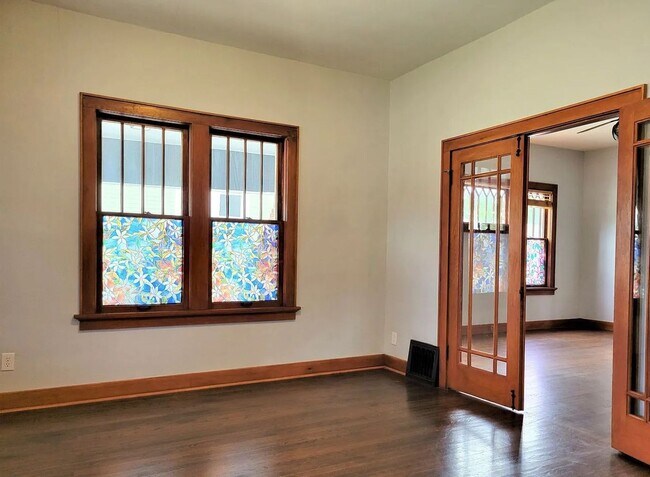 Building Photo - Stunning 4-Bed, 3-Bath Gem 1 Minute from Midtown!