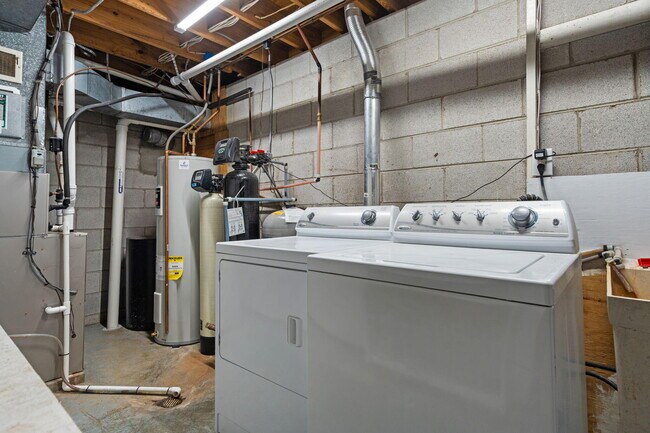 Building Photo - 9434 Neal Rd