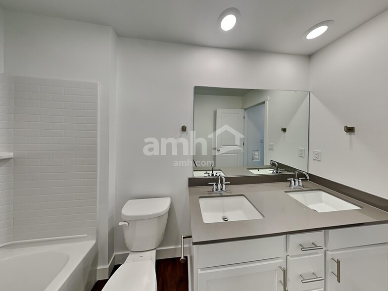 Building Photo - 4922 86th Ave NE