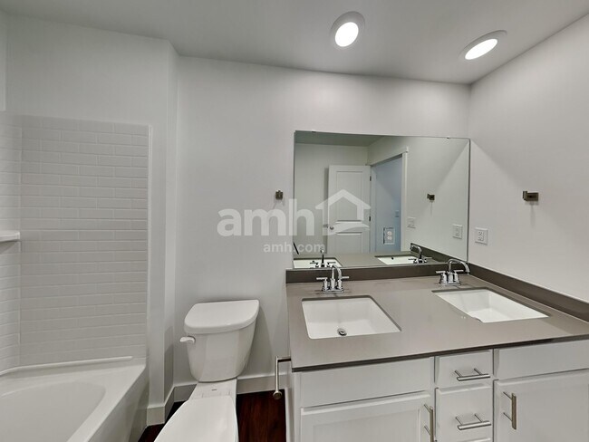 Building Photo - 4922 86th Ave NE