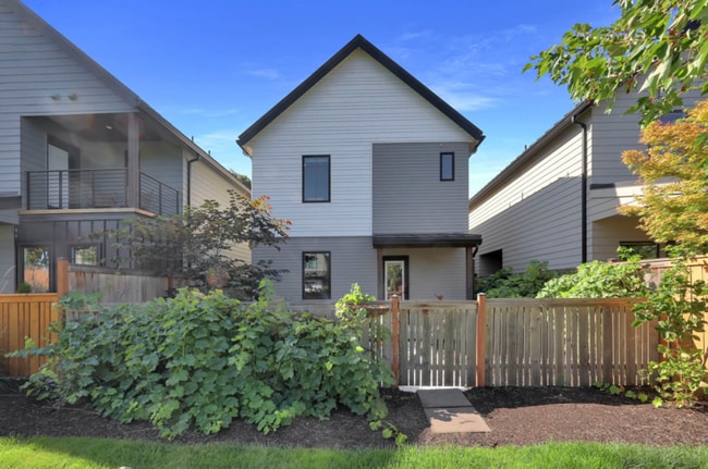 Building Photo - 1909 Elkhorn Dr