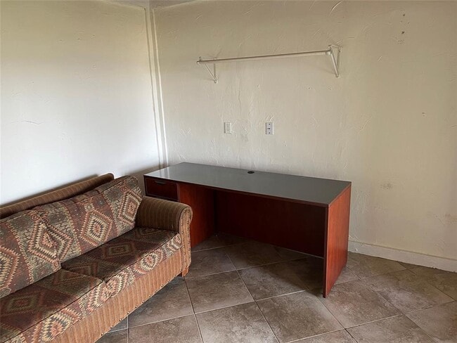 Building Photo - 17313 W Beach Rd