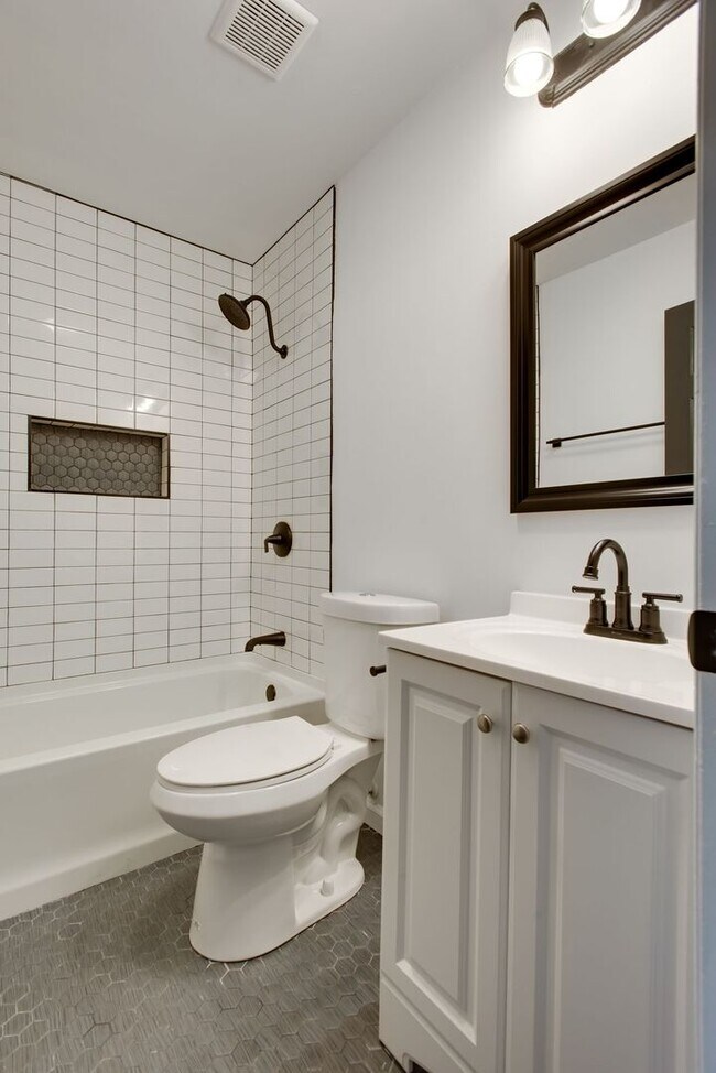 Building Photo - 2921 Torbett St