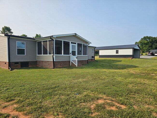 Building Photo - 737 Long Branch Rd