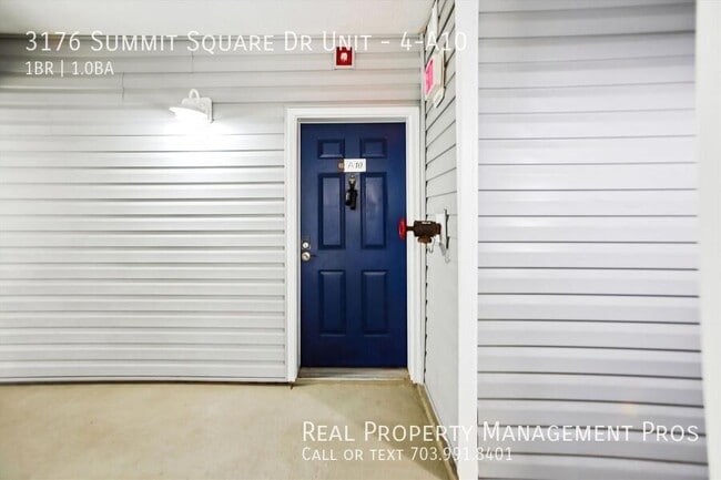 Building Photo - 3176 Summit Square Dr