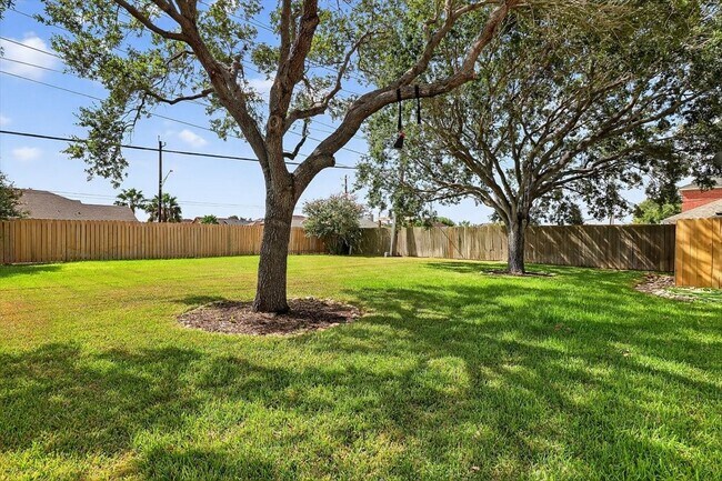 Building Photo - 8114 Etienne Dr