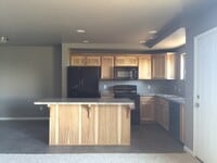 Building Photo - Pet Friendly Property in Evergreen Ridge Available in NW Bismarck!