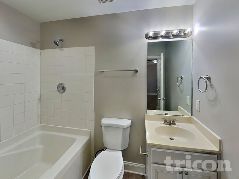 Building Photo - 2538 Terra Dr