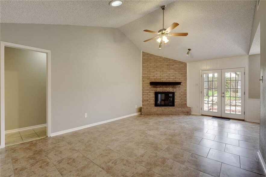 Fireplace - 11202 Brushy Glen Dr