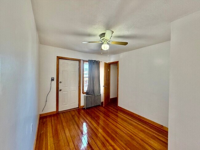 Building Photo - 156 Main St