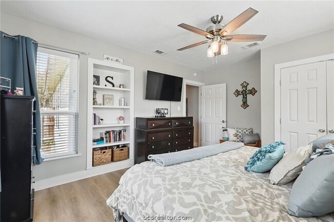 Building Photo - 105 N Haswell Dr