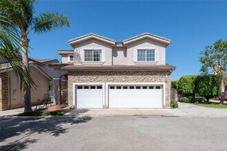 Building Photo - Executive Town Home in Central Torrance