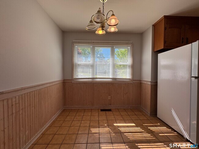 Building Photo - 223 Deer Run