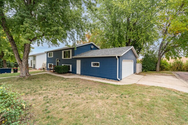 Building Photo - 408 Maple St