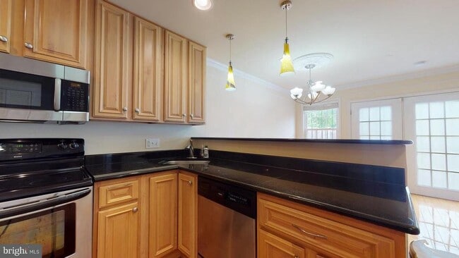 Building Photo - 615 16th St NE