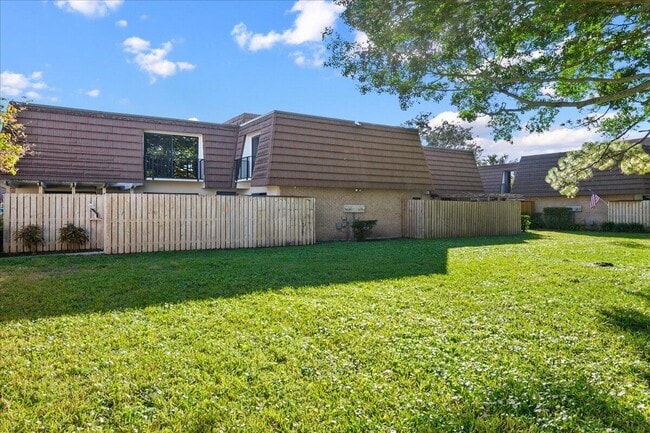 Building Photo - 709 7th Ln