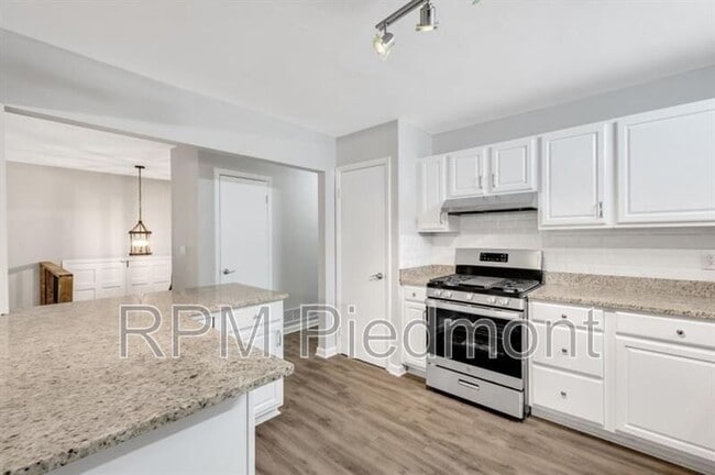 Building Photo - 2966 Fern Valley Dr SW