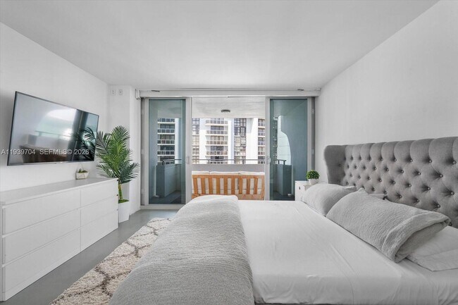 Building Photo - 11 Island Ave