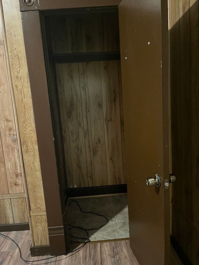 Building Photo - Nice 2 Bedroom 1 bath home