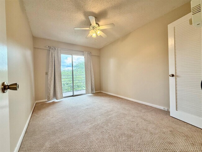 Building Photo - 417 Mansfield I