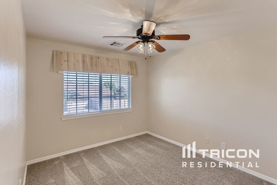 Building Photo - 13303 Redwood Ln