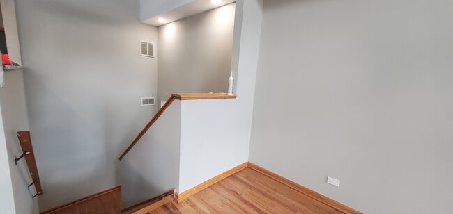 Building Photo - 2554 W Walton St