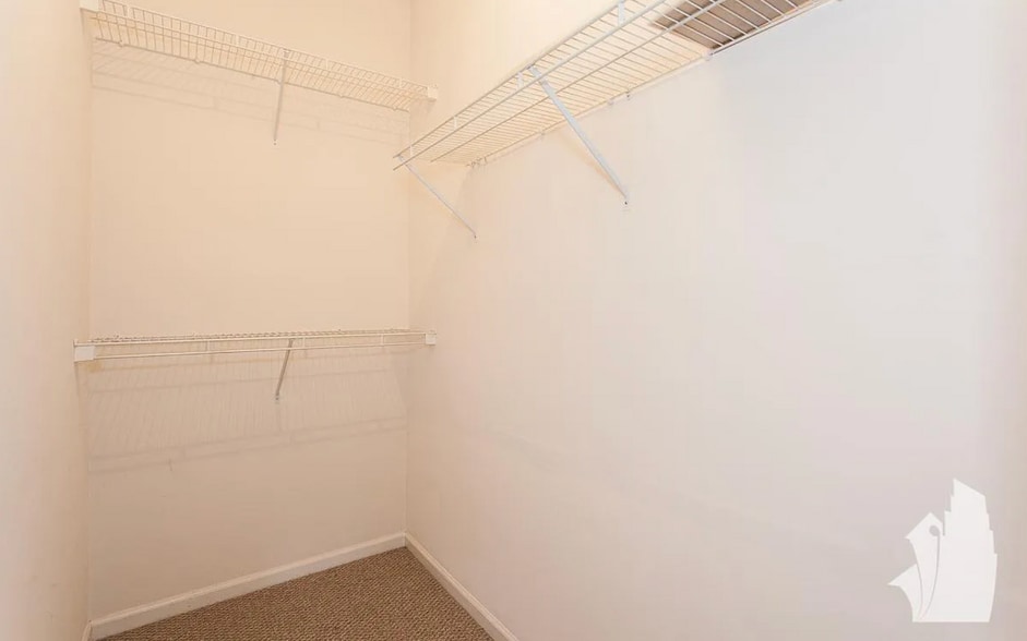 Building Photo - 850 N Wood St