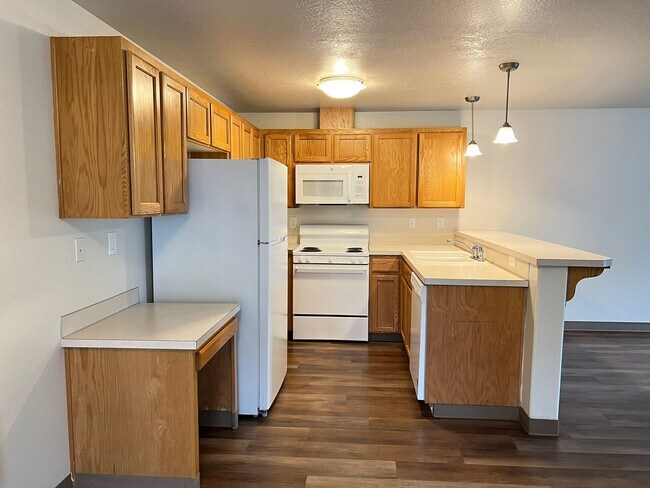 Building Photo - 3Bd/1.5Ba Two Story House - Available Soon!