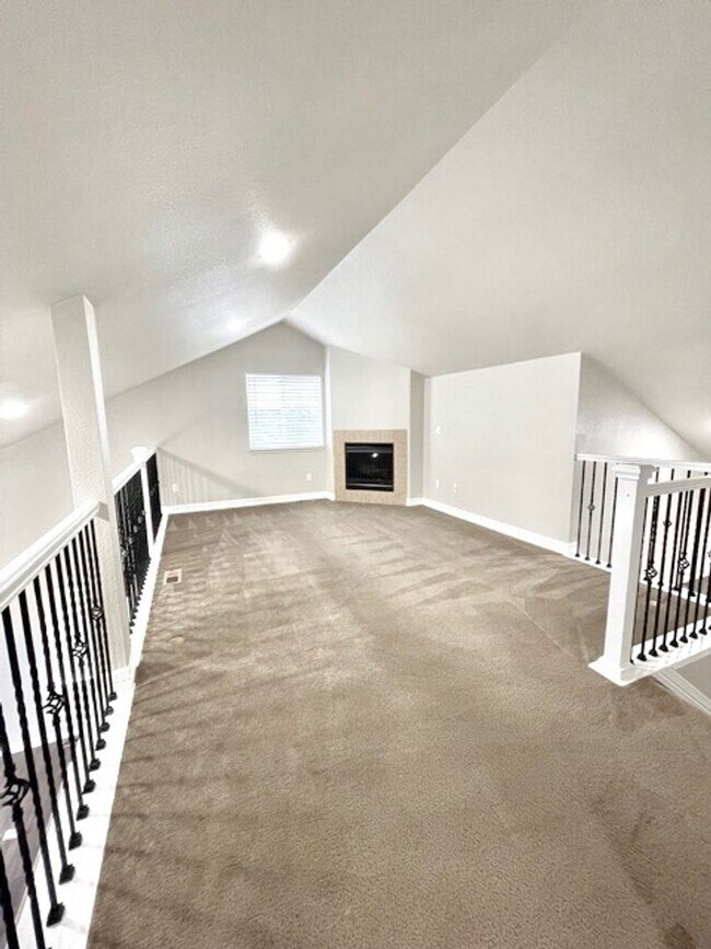 Building Photo - Stunning 4 Bed/4 Bath Home in Banning Lewis Ranch