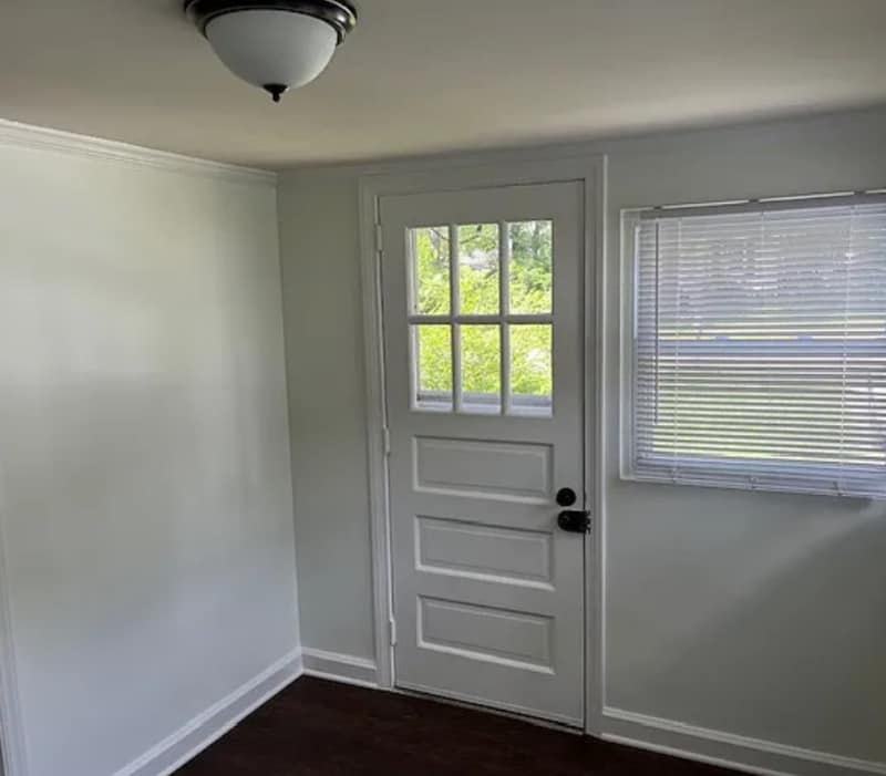Building Photo - 2803 Robin Hood Dr