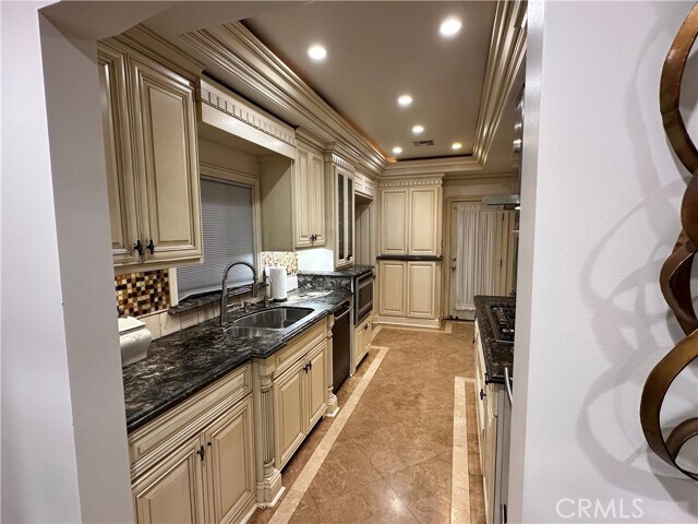 Building Photo - 323 S Astell Ave