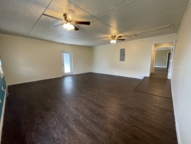 Building Photo - Home For Rent