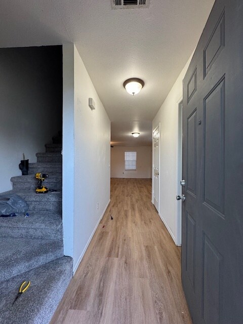 Building Photo - 727 W Beck Dr