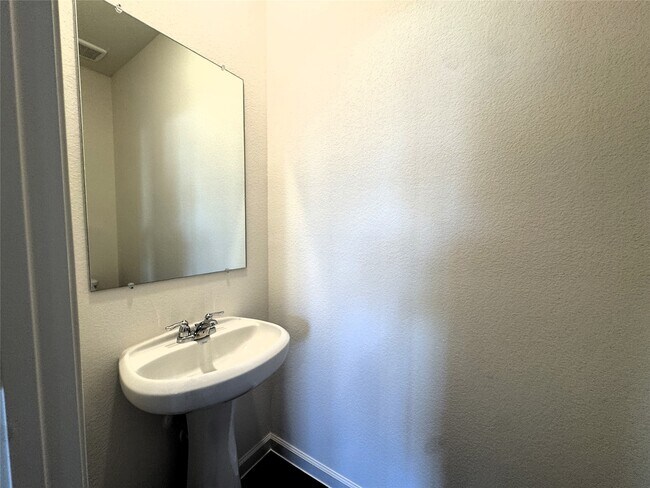 Building Photo - 8219 Vacek Xing Wy