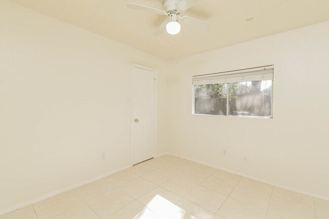 Building Photo - 10927 Spanish Grant Dr