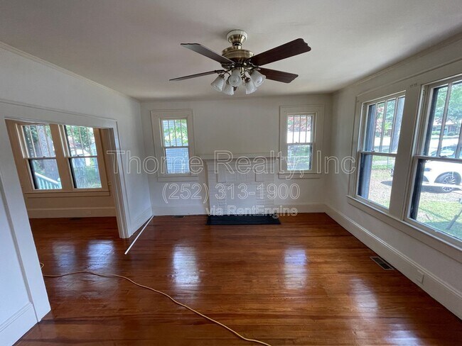 Building Photo - 1524 Sunset Ave