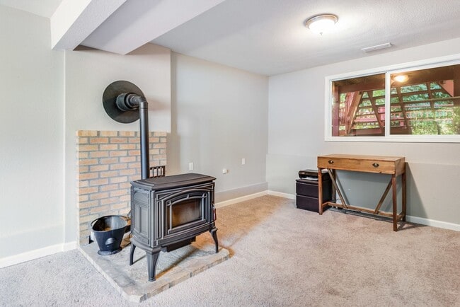 Building Photo - Updated split level home in Shoreline with...