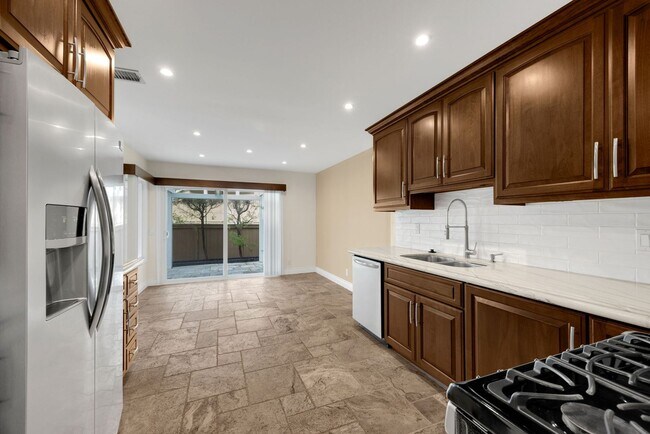 Building Photo - Beautiful 2-Story, 3-Bedroom, 3-Bath Townhome Community Pool