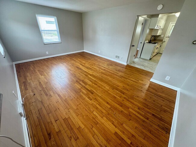 Building Photo - 1 Bedroom ~ Grandview Area