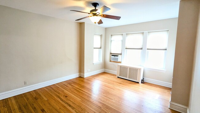 Building Photo - 3750 W Giddings St