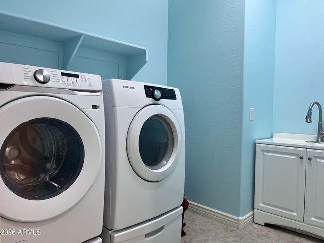 Building Photo - 2208 E Indian Wells Dr