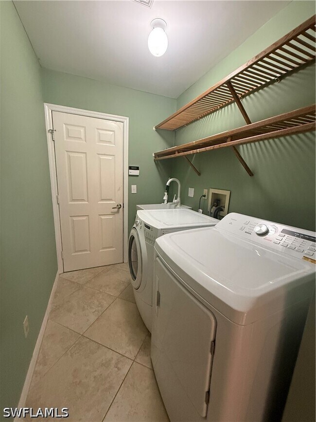 Building Photo - 5361 Hickory Wood Dr