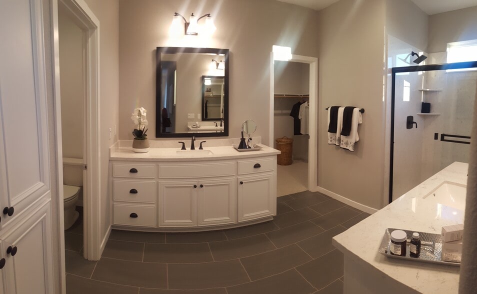 Master bath room - 1826 Yellowwood Ave