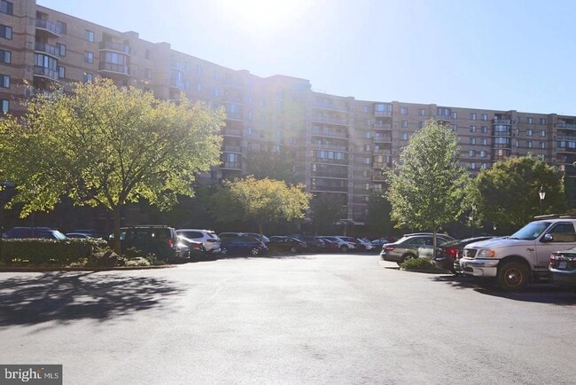 Building Photo - 8350 Greensboro Dr