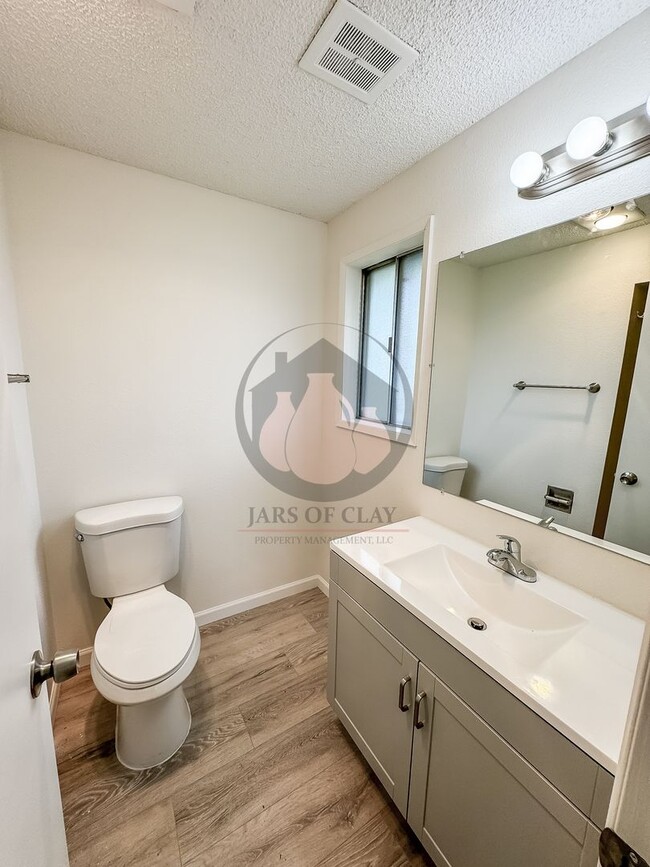 Building Photo - Beautifully Renovated Home -